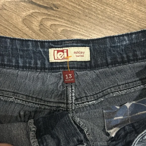 Lei Ashley low rise shorts 13 - Picture 2 of 4
